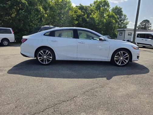 Summit White 2022 Chevrolet Malibu Premier