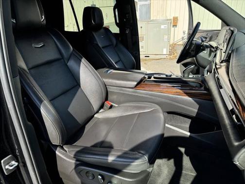 2022 Cadillac Escalade Luxury