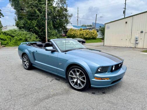 2005 Ford Mustang GT Premium