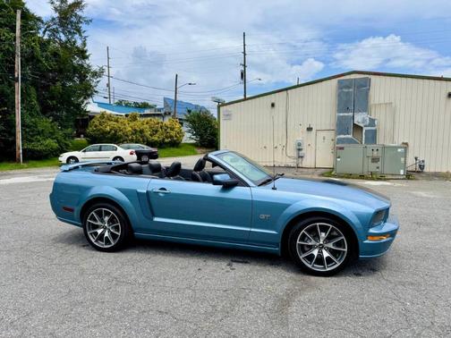 2005 Ford Mustang GT Premium