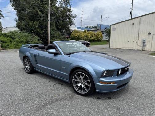 2005 Ford Mustang GT Premium