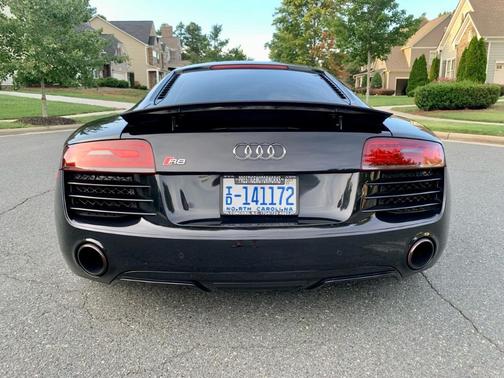 Photo 4 of 36 of 2014 Audi R8 4.2