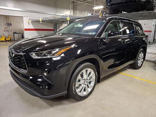 Midnight Black Metallic 2026 Toyota Highlander Limited