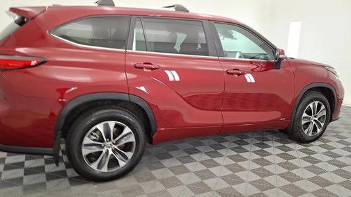 2023 Toyota Highlander Hybrid XLE