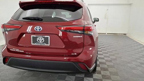 2023 Toyota Highlander Hybrid XLE