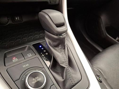 Super White 2019 Toyota RAV4 Hybrid XLE