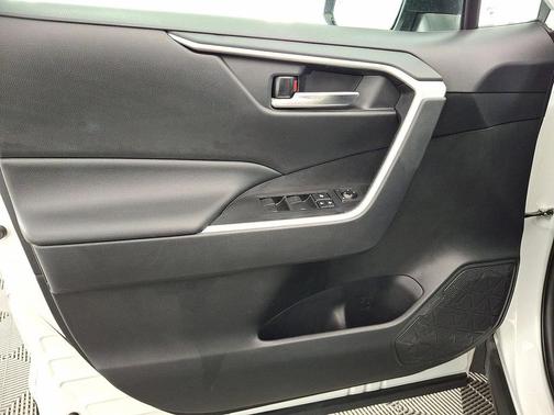 Super White 2019 Toyota RAV4 Hybrid XLE