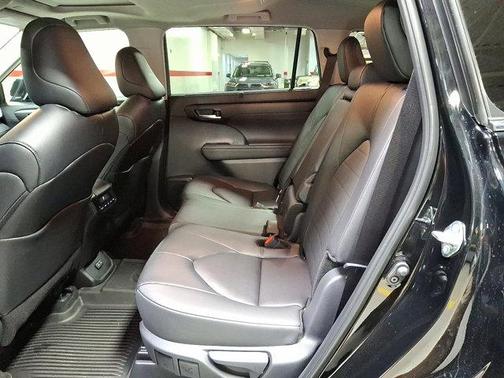 2025 Toyota Highlander XLE