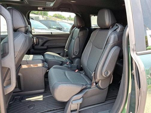 2025 Toyota Sienna Platinum 7 Passenger