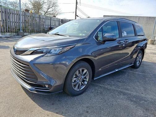 2025 Toyota Sienna XLE