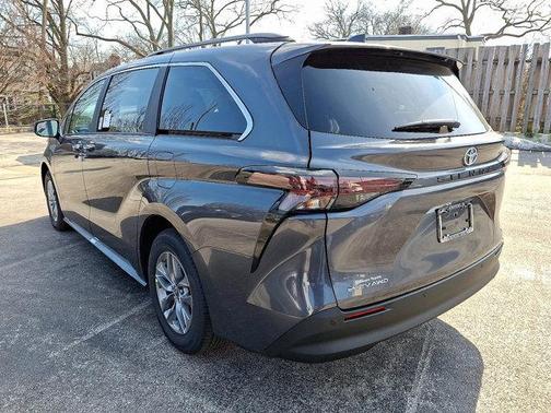 2025 Toyota Sienna XLE