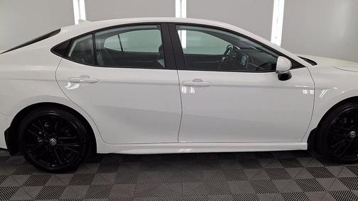 Ice Cap 2026 Toyota Camry SE