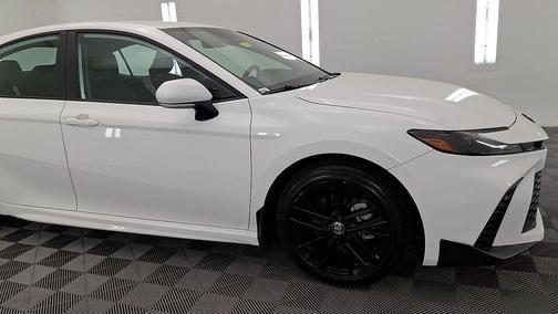 Ice Cap 2026 Toyota Camry SE