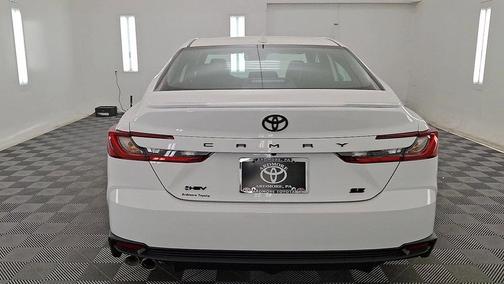 Ice Cap 2026 Toyota Camry SE