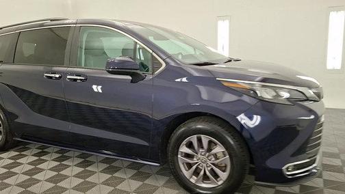 2024 Toyota Sienna XLE