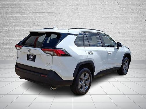 Ice Cap 2025 Toyota RAV4 Hybrid XLE