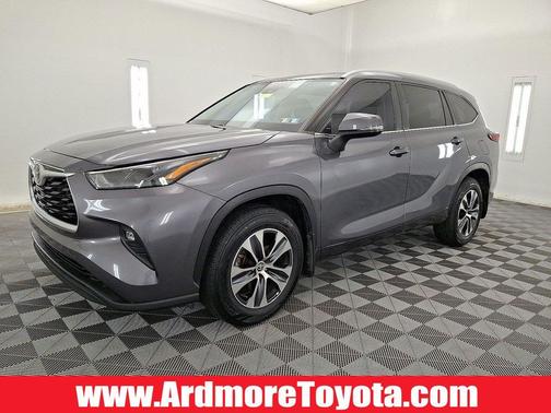 Magnetic Gray Metallic 2023 Toyota Highlander XLE