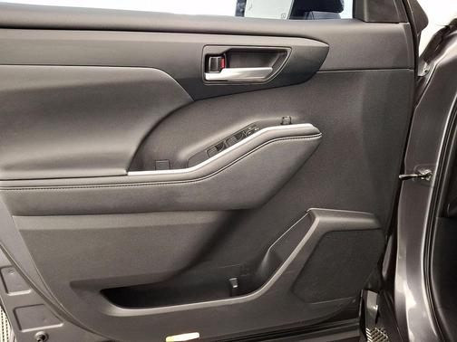 Magnetic Gray Metallic 2023 Toyota Highlander XLE