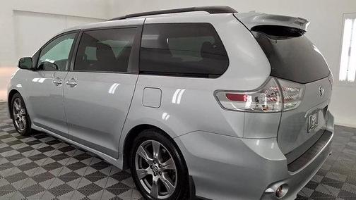 2019 Toyota Sienna SE