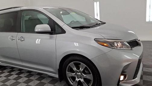 2019 Toyota Sienna SE