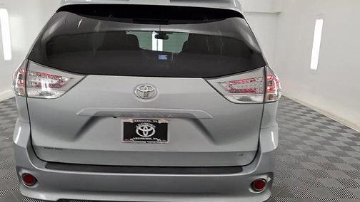 2019 Toyota Sienna SE