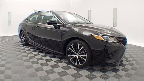Midnight Black Metallic 2018 Toyota Camry SE