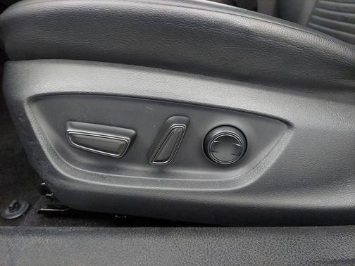 Midnight Black Metallic 2018 Toyota Camry SE