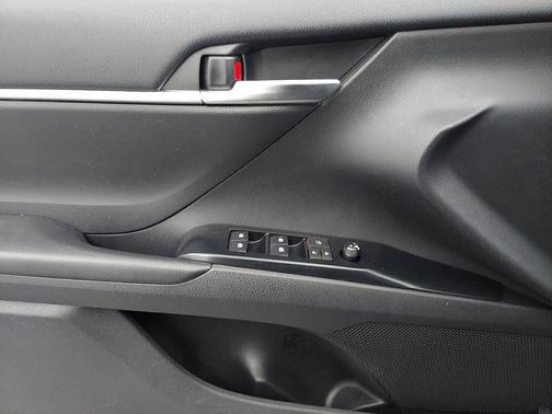 Midnight Black Metallic 2018 Toyota Camry SE