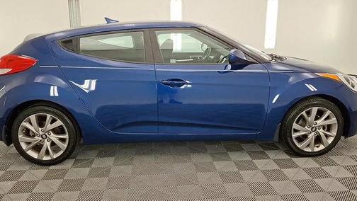 2017 Hyundai Veloster Base
