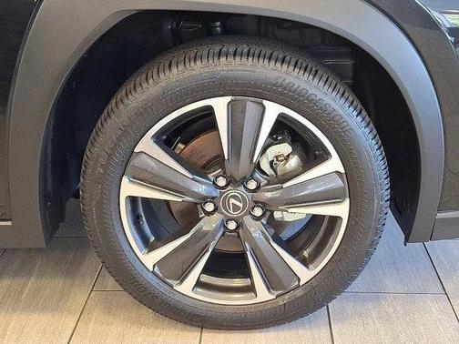 2025 Lexus UX 300h Base
