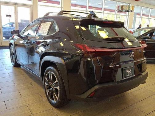 2025 Lexus UX 300h Base