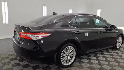 2020 Toyota Camry Hybrid XLE