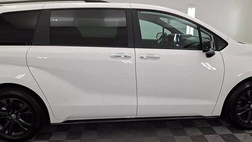 2025 Toyota Sienna XSE 7 Passenger
