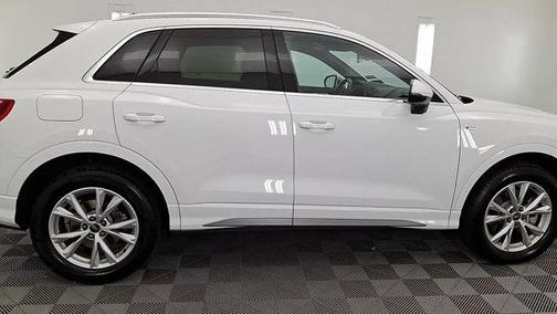 2024 Audi Q3 Premium 45 TFSI S line quattro Tiptronic