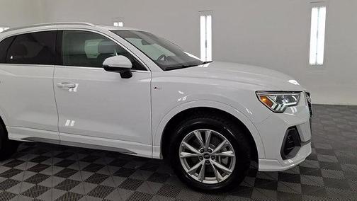 2024 Audi Q3 Premium 45 TFSI S line quattro Tiptronic