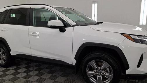 Ice Cap 2023 Toyota RAV4 XLE