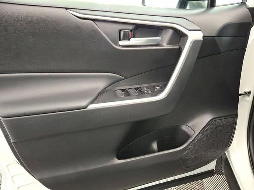 Ice Cap 2023 Toyota RAV4 XLE
