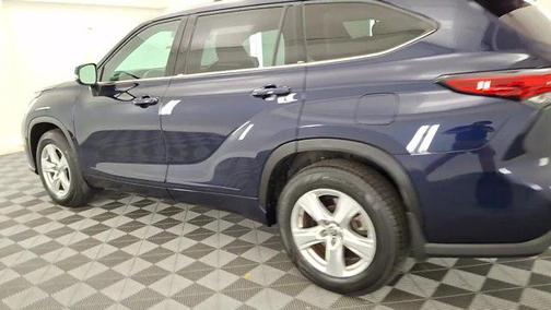 2022 Toyota Highlander LE