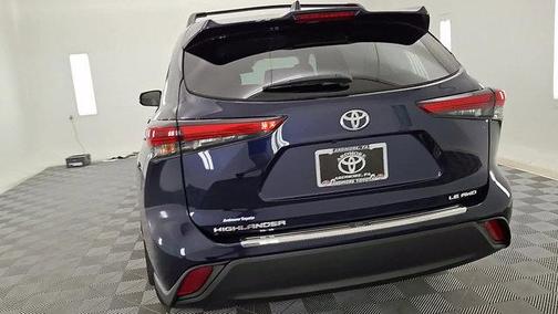 2022 Toyota Highlander LE