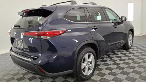 2022 Toyota Highlander LE