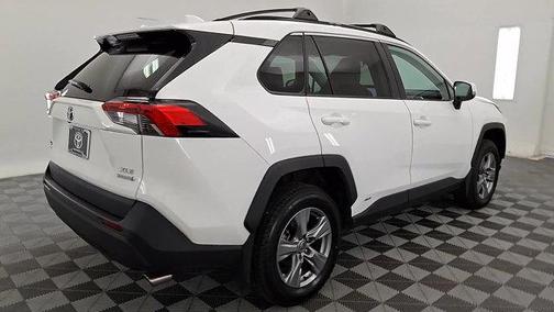 2022 Toyota RAV4 Hybrid XLE