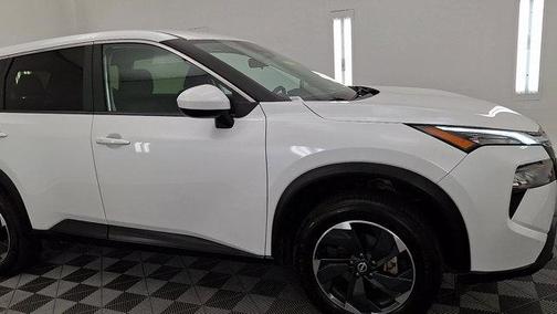 Everest White Pearl 2024 Nissan Rogue SV