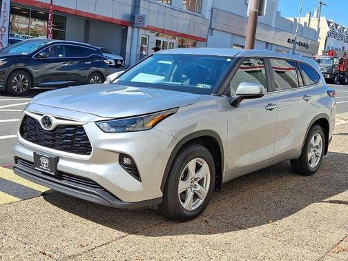 2024 Toyota Highlander LE