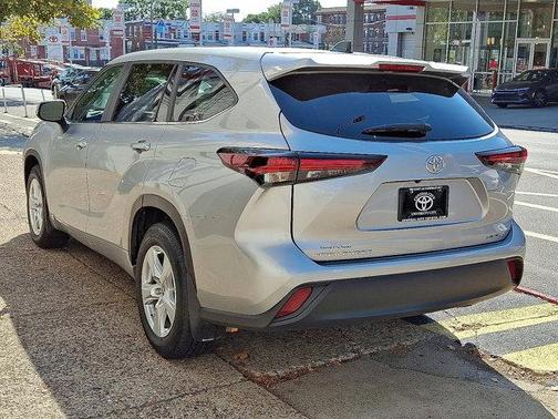 2024 Toyota Highlander LE