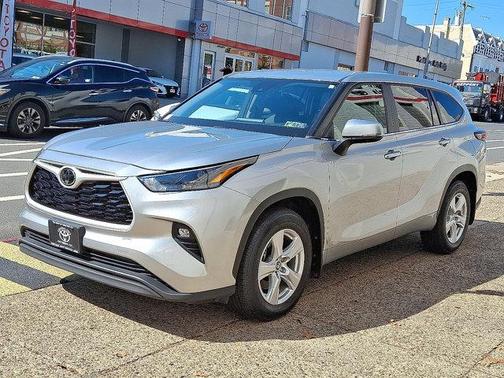 2024 Toyota Highlander LE