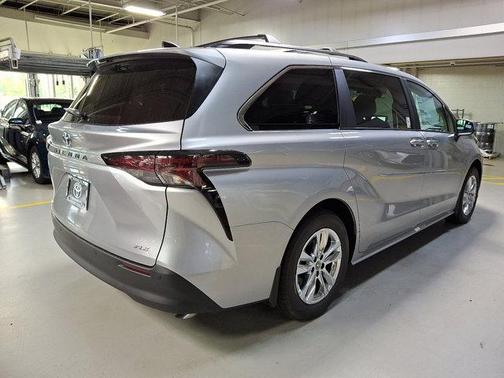 2025 Toyota Sienna XLE 7 Passenger