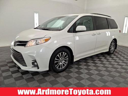 Blizzard Pearl 2019 Toyota Sienna XLE