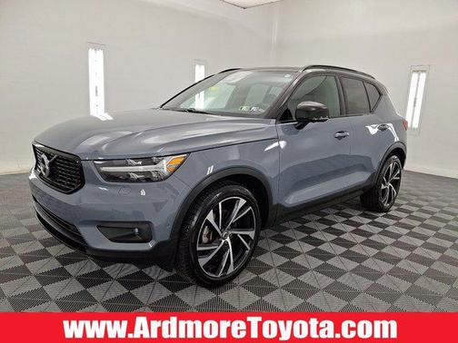 2022 Volvo XC40 T5 R-Design