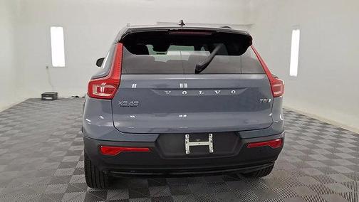 2022 Volvo XC40 T5 R-Design