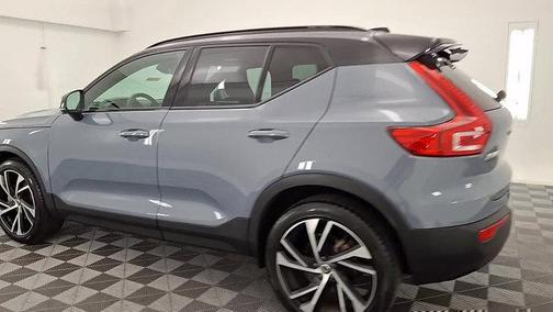 2022 Volvo XC40 T5 R-Design